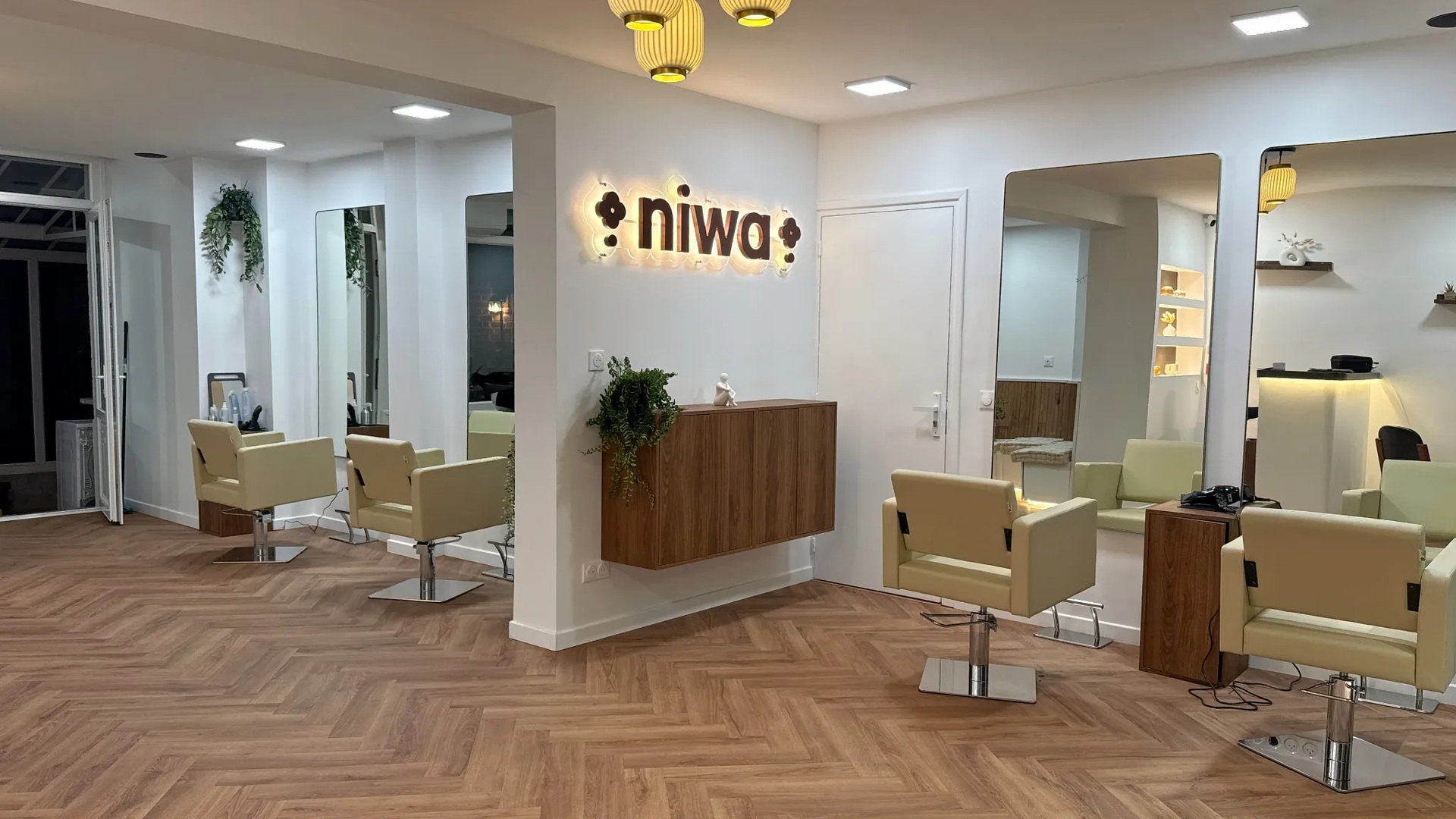 Intérieur lumineux d'Atelier Niwa à Beauvais